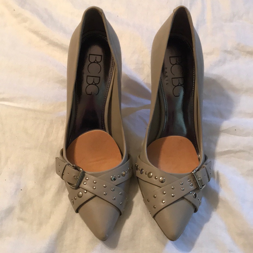 Great condition BCBG heels. Size 6